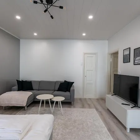 Διαμέρισμα Downtown With Netflix *